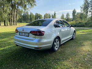 2016 Volkswagen Jetta (3 foto / 12)