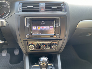 2016 Volkswagen Jetta (6 foto / 12)