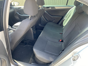 2016 Volkswagen Jetta (9 foto / 12)
