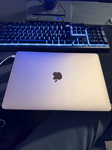 Macbook air 13inch 2020 (1 foto / 8)
