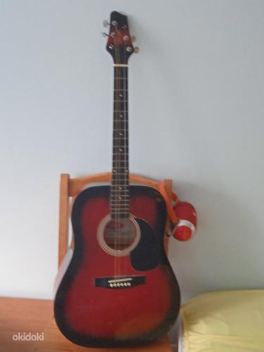 Продам гитару с маленькими дефектами... недорого (фото #1)