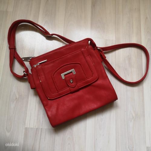 Красная сумка с ремешком (фото #1)