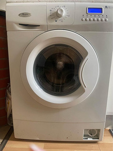 Kitsas pesumasin Whirlpool (1 foto / 2)