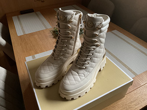 Nahast naiste saapad Michael Kors (5 foto / 7)