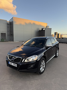 Volvo XC60 2.4 (1 фото из 15)