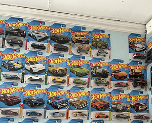 Модельные автомобили Hotwheels (3 фото из 7)