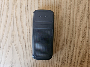 Телефон Nokia с кнопками (2 фото из 3)