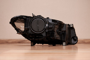 BMW 5 F10/F11 bi-xenon esituli vasak (2 foto / 3)
