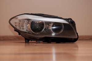 BMW 5 F10/F11 bi-xenon esituli parem
