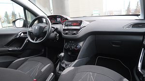 Peugeot 208 (14 foto / 14)