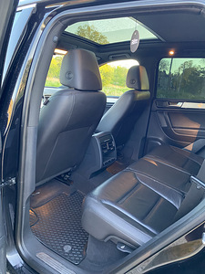 Volkswagen Touareg (10 foto / 15)