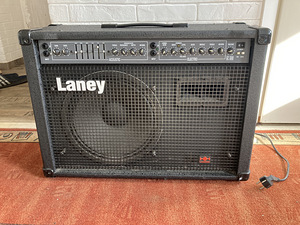 LANEY (1 foto / 10)