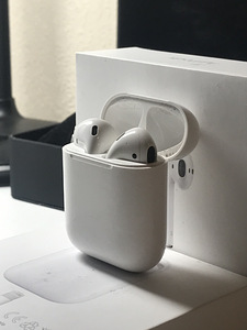 Apple Airpods 2 (3 фото из 5)
