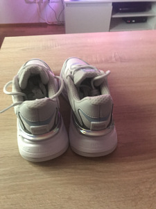 Новые кроссовки Puma (4 фото из 8)