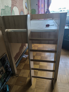Детская кровать (3 фото из 6)