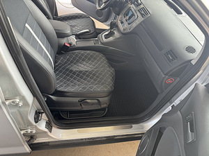 FORD KUGA (7 фото из 15)