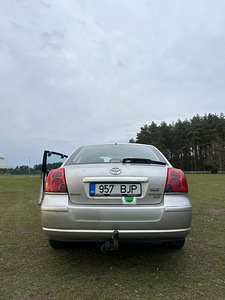 Toyota avensis (3 foto / 6)