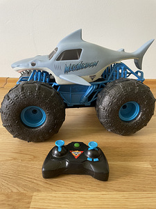 Машинка с пультом MONSTER JAM RC pikap Megalodon Storm (1 фото из 1)