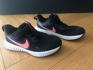 Nike vabaajajalatsid, suurus 35 (2 foto / 3)