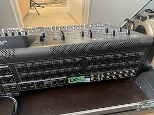 Behringer x32 (3 foto / 5)