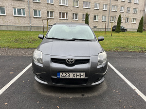 Продается Toyota Auris (3 фото из 4)