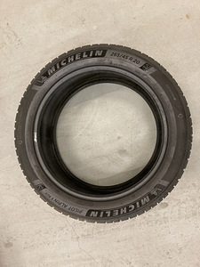 Michelin Pilot Alpina 5 SUV (2 foto / 5)