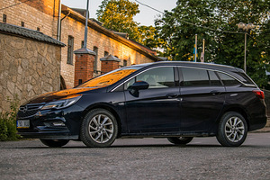 Opel Astra Sports Tourer+ (2 foto / 10)