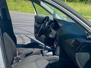 Volkswagen Bora 2.0 85 kW (7 foto / 12)