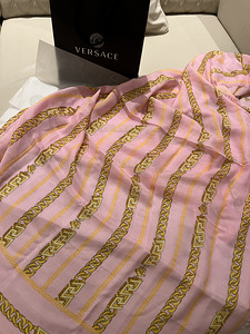 Versace sall UUS! Suur suurus (2 foto / 5)