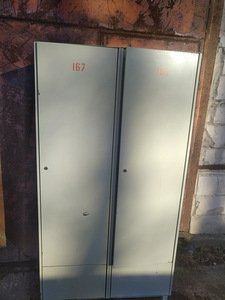 Metall-riidekapp 2sektsiooniga (2 foto / 4)