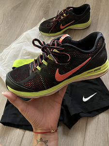 Nike tossud ja lühikesed püksid (2 foto / 2)