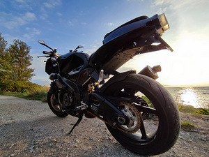 Aprilia Tuono 1000 V2 (2 foto / 10)