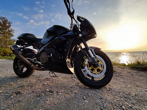 Aprilia Tuono 1000 V2 (4 foto / 10)