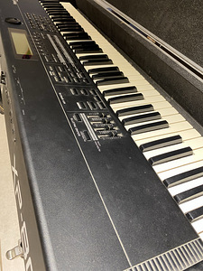 Roland xp-80 (9 фото из 10)