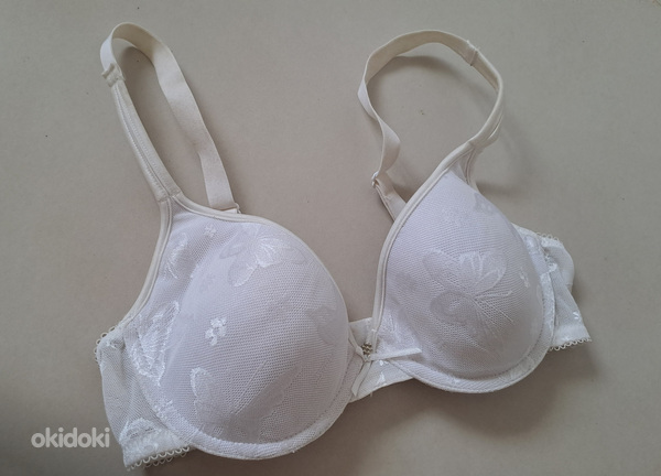 Valge ilus push-up rinnahoidja