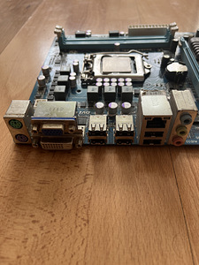 GIGABYTE GA-H61M-S2V-B3 emaplaat + i7-2600 prose (2 foto / 2)
