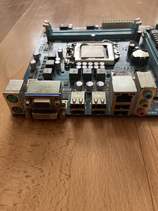Gigabyte GA-H61M-S2V-B3 emaplaat prose Core i7-2600 (2 foto / 2)