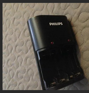 Зарядное устройство для акумуляторных батареек PHILIPS (2 фото из 2)