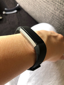Монитор активности fitbit (3 фото из 3)