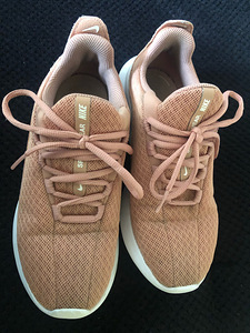 Кроссовки nike (2 фото из 2)