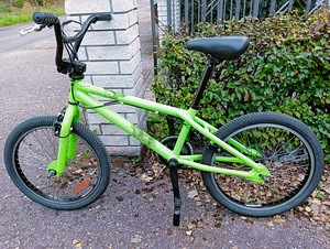 BMX TRIKIRATAS (1 foto / 3)