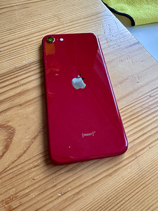 iPhone SE (2022) (2 фото из 6)