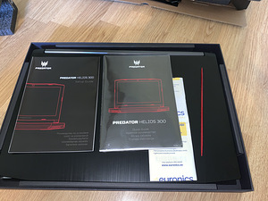 Predator Helios 300 (3 foto / 5)