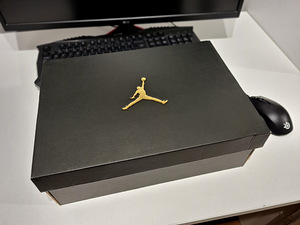 Air Jordan 1 Mid (3 foto / 3)