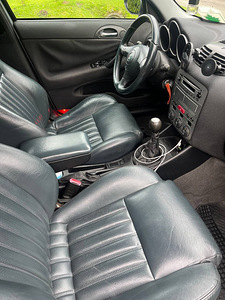 Alfa Romeo 147 (3 foto / 7)