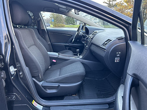 Toyota Avensis (5 foto / 9)