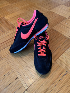 Продам новые кроссовки Nike. (6 фото из 6)