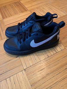 Продам классные кроссовки Nike. (4 фото из 5)