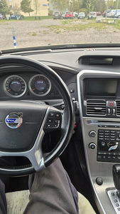 Volvo XC60 (7 foto / 8)