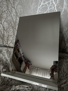 Peegel (2 foto / 3)